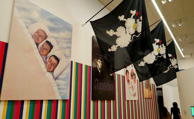 Hun tijd ver vooruit, overzichtsexpositie van General Idea in het Stedelijk in Amsterdam