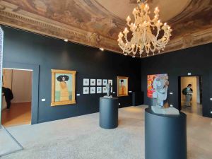Palazzo Bembo, overzicht expositie European Cultural Center met werk van onder andere Twany Chatmon,